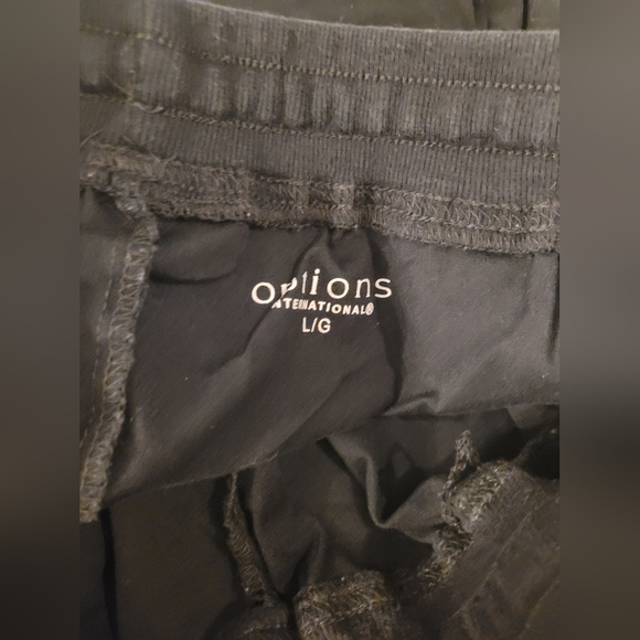 Scrubs black and red checked top and black pants size Large - Picture 3 of 3